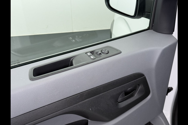 Opel Vivaro 2.0CDTI 123PK L2H1 3-Persoons Trekhaak 360°Camera Euro 6 Navi Airco Apple Carplay Android Auto Cruise Control Pdc Edition Dakdragers Betonplex vloer Inbouwkasten Regen-Lichtsensor 1e Eigenaar 2.500KG Trekgewicht Dealeronderhouden