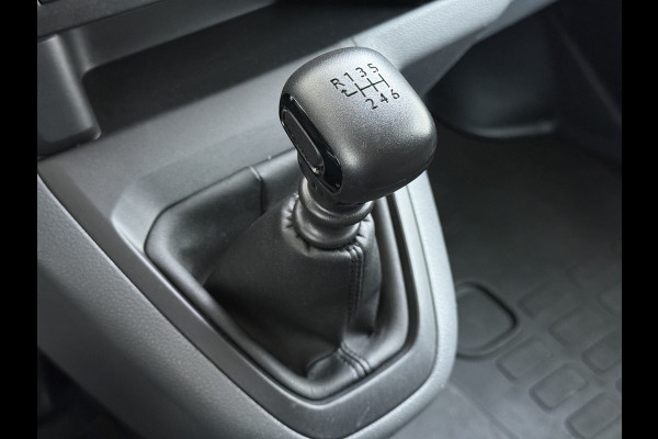 Opel Vivaro 2.0CDTI 123PK L2H1 3-Persoons Trekhaak 360°Camera Euro 6 Navi Airco Apple Carplay Android Auto Cruise Control Pdc Edition Dakdragers Betonplex vloer Inbouwkasten Regen-Lichtsensor 1e Eigenaar 2.500KG Trekgewicht Dealeronderhouden