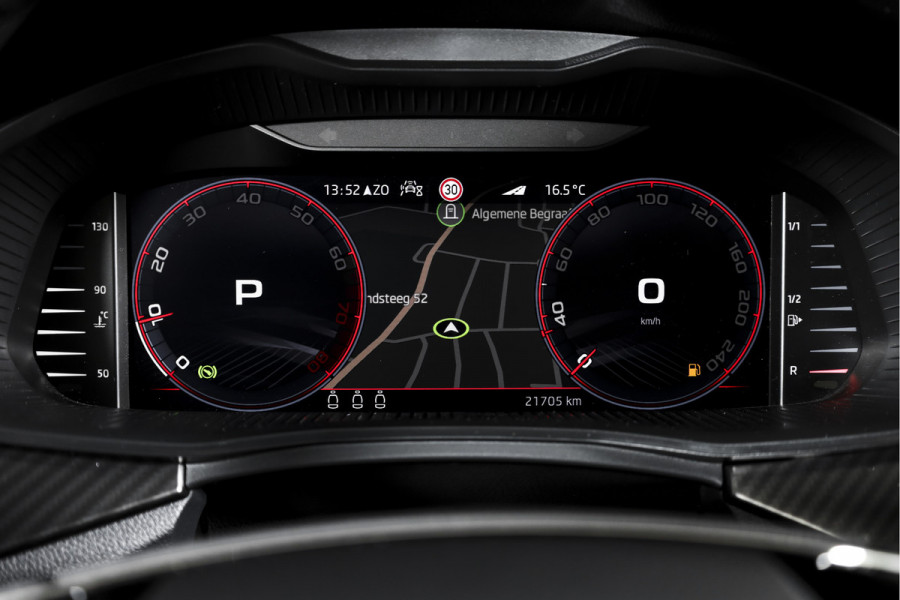 Škoda Kamiq 1.5 TSI ACT 150 PK Monte Carlo - Automaat | Pano | Dig. Cockpit | Cruise | Stoelverw. | PDC | Camera | App. Connect | ECC | Afn. Trekhaak | LM 18" |