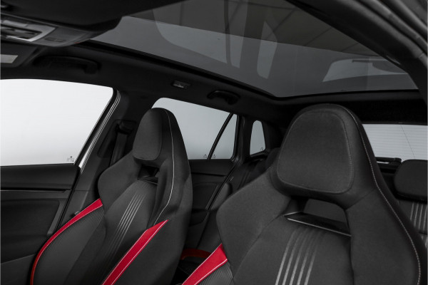 Škoda Kamiq 1.5 TSI ACT 150 PK Monte Carlo - Automaat | Pano | Dig. Cockpit | Cruise | Stoelverw. | PDC | Camera | App. Connect | ECC | Afn. Trekhaak | LM 18" |