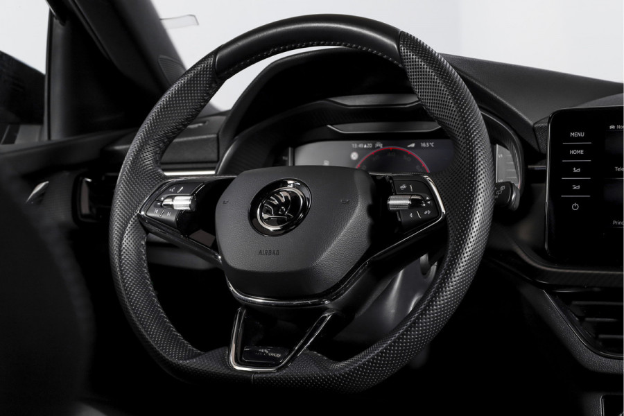 Škoda Kamiq 1.5 TSI ACT 150 PK Monte Carlo - Automaat | Pano | Dig. Cockpit | Cruise | Stoelverw. | PDC | Camera | App. Connect | ECC | Afn. Trekhaak | LM 18" |