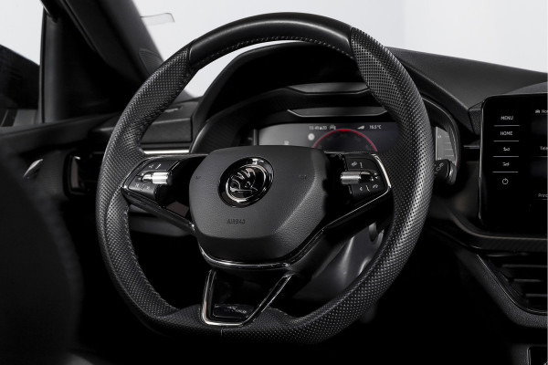 Škoda Kamiq 1.5 TSI ACT 150 PK Monte Carlo - Automaat | Pano | Dig. Cockpit | Cruise | Stoelverw. | PDC | Camera | App. Connect | ECC | Afn. Trekhaak | LM 18" |