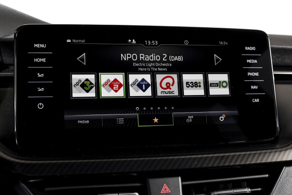 Škoda Kamiq 1.5 TSI ACT 150 PK Monte Carlo - Automaat | Pano | Dig. Cockpit | Cruise | Stoelverw. | PDC | Camera | App. Connect | ECC | Afn. Trekhaak | LM 18" |