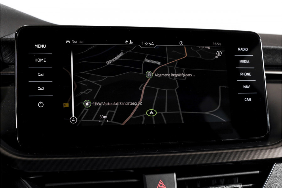 Škoda Kamiq 1.5 TSI ACT 150 PK Monte Carlo - Automaat | Pano | Dig. Cockpit | Cruise | Stoelverw. | PDC | Camera | App. Connect | ECC | Afn. Trekhaak | LM 18" |
