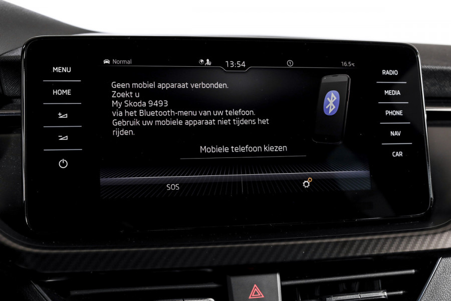 Škoda Kamiq 1.5 TSI ACT 150 PK Monte Carlo - Automaat | Pano | Dig. Cockpit | Cruise | Stoelverw. | PDC | Camera | App. Connect | ECC | Afn. Trekhaak | LM 18" |