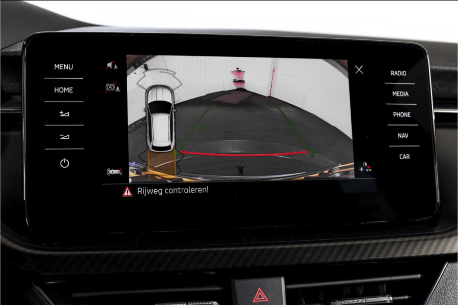Škoda Kamiq 1.5 TSI ACT 150 PK Monte Carlo - Automaat | Pano | Dig. Cockpit | Cruise | Stoelverw. | PDC | Camera | App. Connect | ECC | Afn. Trekhaak | LM 18" |