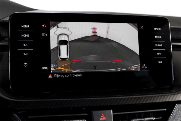 Škoda Kamiq 1.5 TSI ACT 150 PK Monte Carlo - Automaat | Pano | Dig. Cockpit | Cruise | Stoelverw. | PDC | Camera | App. Connect | ECC | Afn. Trekhaak | LM 18" |