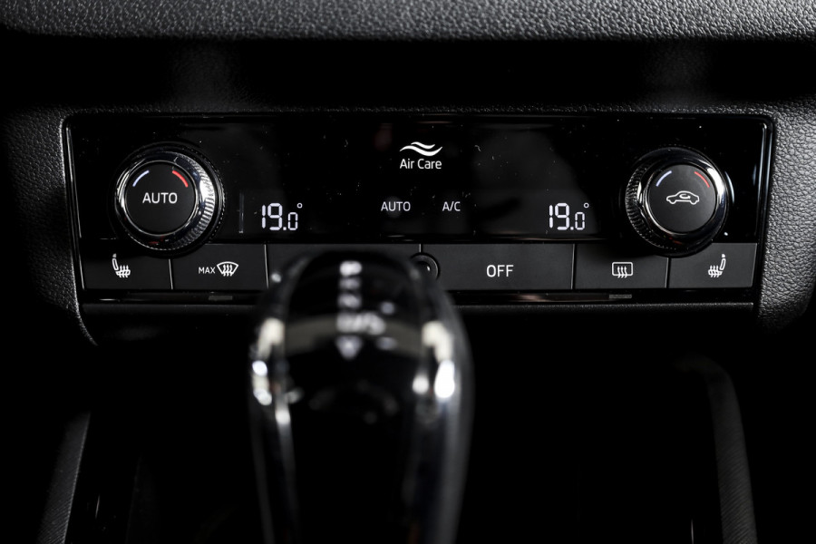 Škoda Kamiq 1.5 TSI ACT 150 PK Monte Carlo - Automaat | Pano | Dig. Cockpit | Cruise | Stoelverw. | PDC | Camera | App. Connect | ECC | Afn. Trekhaak | LM 18" |