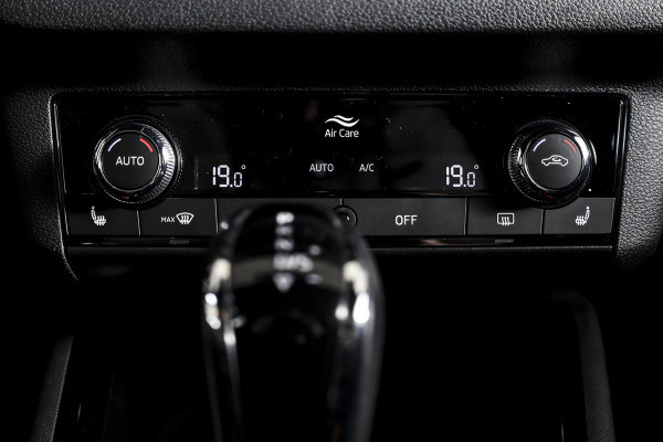 Škoda Kamiq 1.5 TSI ACT 150 PK Monte Carlo - Automaat | Pano | Dig. Cockpit | Cruise | Stoelverw. | PDC | Camera | App. Connect | ECC | Afn. Trekhaak | LM 18" |