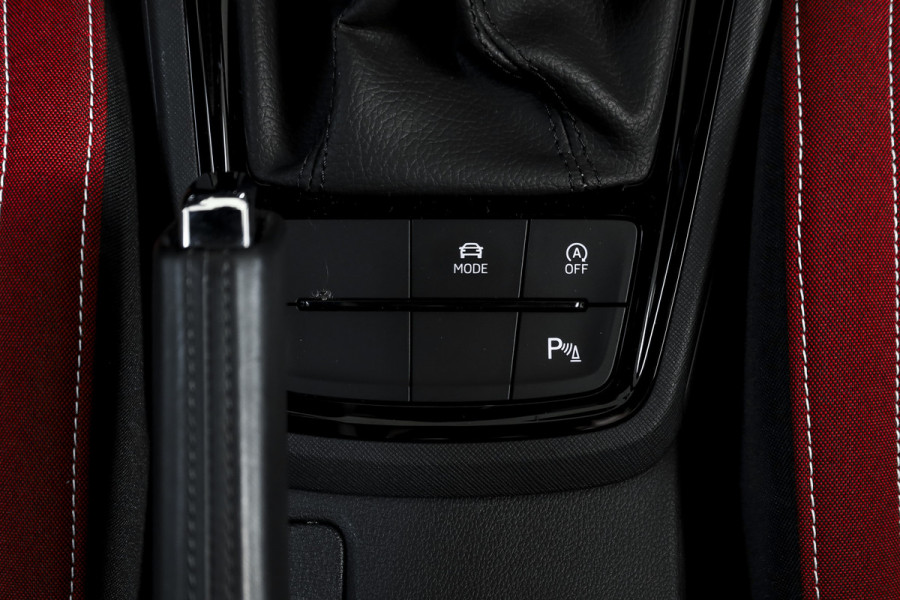 Škoda Kamiq 1.5 TSI ACT 150 PK Monte Carlo - Automaat | Pano | Dig. Cockpit | Cruise | Stoelverw. | PDC | Camera | App. Connect | ECC | Afn. Trekhaak | LM 18" |
