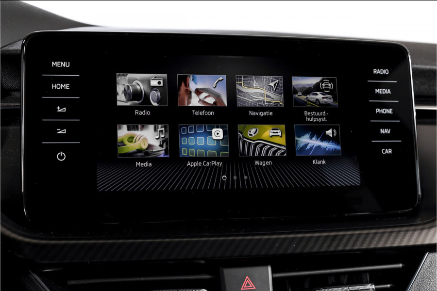 Škoda Kamiq 1.5 TSI ACT 150 PK Monte Carlo - Automaat | Pano | Dig. Cockpit | Cruise | Stoelverw. | PDC | Camera | App. Connect | ECC | Afn. Trekhaak | LM 18" |