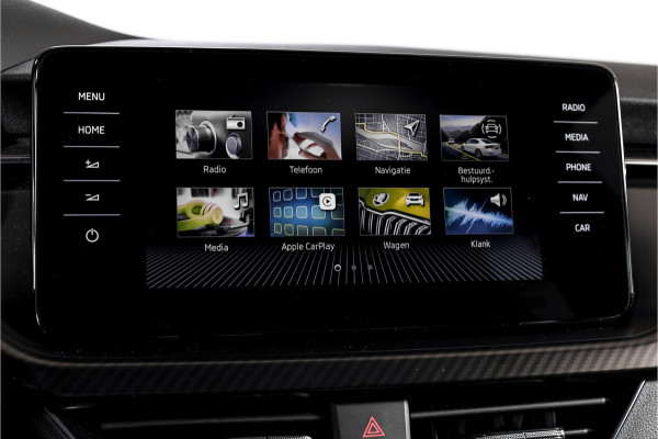 Škoda Kamiq 1.5 TSI ACT 150 PK Monte Carlo - Automaat | Pano | Dig. Cockpit | Cruise | Stoelverw. | PDC | Camera | App. Connect | ECC | Afn. Trekhaak | LM 18" |
