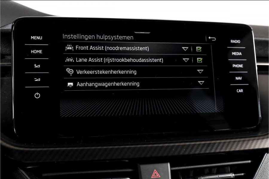 Škoda Kamiq 1.5 TSI ACT 150 PK Monte Carlo - Automaat | Pano | Dig. Cockpit | Cruise | Stoelverw. | PDC | Camera | App. Connect | ECC | Afn. Trekhaak | LM 18" |