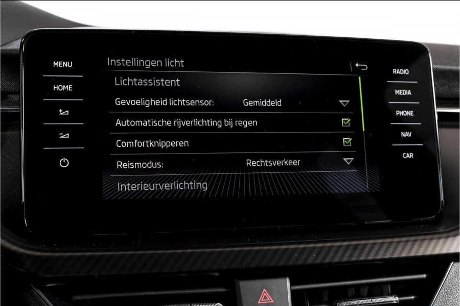 Škoda Kamiq 1.5 TSI ACT 150 PK Monte Carlo - Automaat | Pano | Dig. Cockpit | Cruise | Stoelverw. | PDC | Camera | App. Connect | ECC | Afn. Trekhaak | LM 18" |