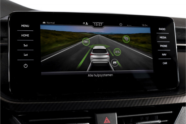Škoda Kamiq 1.5 TSI ACT 150 PK Monte Carlo - Automaat | Pano | Dig. Cockpit | Cruise | Stoelverw. | PDC | Camera | App. Connect | ECC | Afn. Trekhaak | LM 18" |