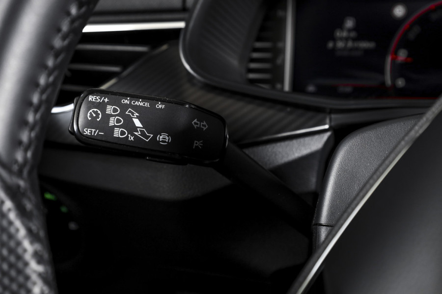 Škoda Kamiq 1.5 TSI ACT 150 PK Monte Carlo - Automaat | Pano | Dig. Cockpit | Cruise | Stoelverw. | PDC | Camera | App. Connect | ECC | Afn. Trekhaak | LM 18" |