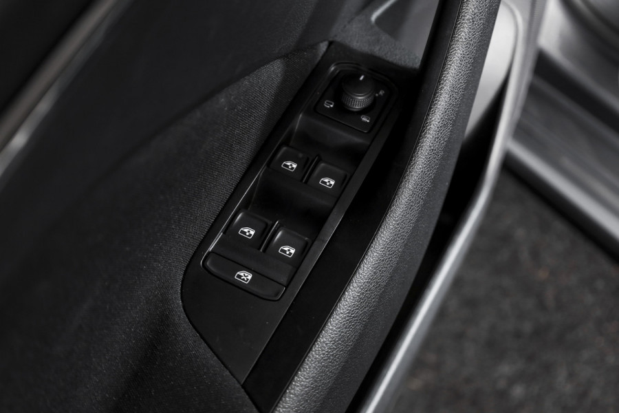 Škoda Kamiq 1.5 TSI ACT 150 PK Monte Carlo - Automaat | Pano | Dig. Cockpit | Cruise | Stoelverw. | PDC | Camera | App. Connect | ECC | Afn. Trekhaak | LM 18" |