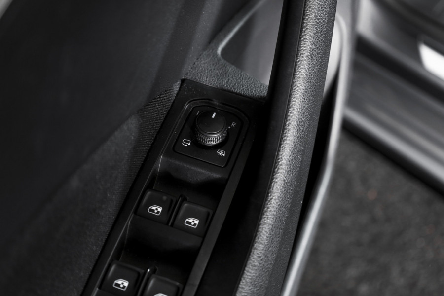 Škoda Kamiq 1.5 TSI ACT 150 PK Monte Carlo - Automaat | Pano | Dig. Cockpit | Cruise | Stoelverw. | PDC | Camera | App. Connect | ECC | Afn. Trekhaak | LM 18" |