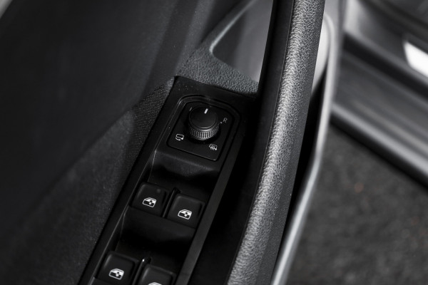 Škoda Kamiq 1.5 TSI ACT 150 PK Monte Carlo - Automaat | Pano | Dig. Cockpit | Cruise | Stoelverw. | PDC | Camera | App. Connect | ECC | Afn. Trekhaak | LM 18" |