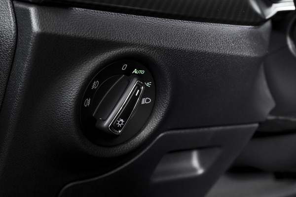 Škoda Kamiq 1.5 TSI ACT 150 PK Monte Carlo - Automaat | Pano | Dig. Cockpit | Cruise | Stoelverw. | PDC | Camera | App. Connect | ECC | Afn. Trekhaak | LM 18" |