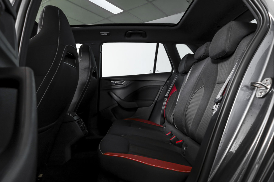 Škoda Kamiq 1.5 TSI ACT 150 PK Monte Carlo - Automaat | Pano | Dig. Cockpit | Cruise | Stoelverw. | PDC | Camera | App. Connect | ECC | Afn. Trekhaak | LM 18" |