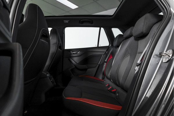 Škoda Kamiq 1.5 TSI ACT 150 PK Monte Carlo - Automaat | Pano | Dig. Cockpit | Cruise | Stoelverw. | PDC | Camera | App. Connect | ECC | Afn. Trekhaak | LM 18" |