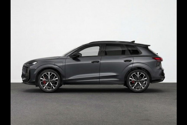 Audi Q3 S edition e-hybrid 272 pk | Techniekpakket Pro | Matrix LED koplampen | S line met microvezel sportstoelen | Optiekpakket zwart-glanzend |