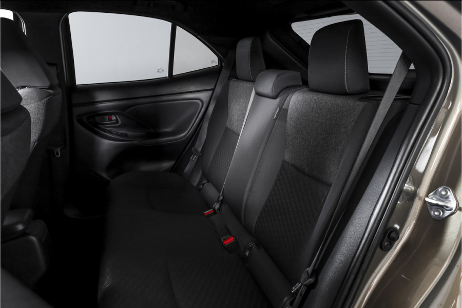Toyota Yaris Cross 1.5 Hybrid 115 Dynamic | Dig.Cockpit | Adapt.Cruise | Stoel-+stuurverwarming | Camera | PDC | NAV+App.Connect | Auto.Airco | LM 17" | 3717