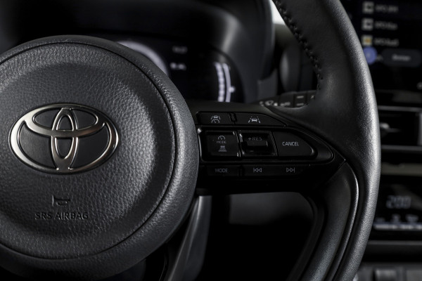 Toyota Yaris Cross 1.5 Hybrid 115 Dynamic | Dig.Cockpit | Adapt.Cruise | Stoel-+stuurverwarming | Camera | PDC | NAV+App.Connect | Auto.Airco | LM 17" | 3717