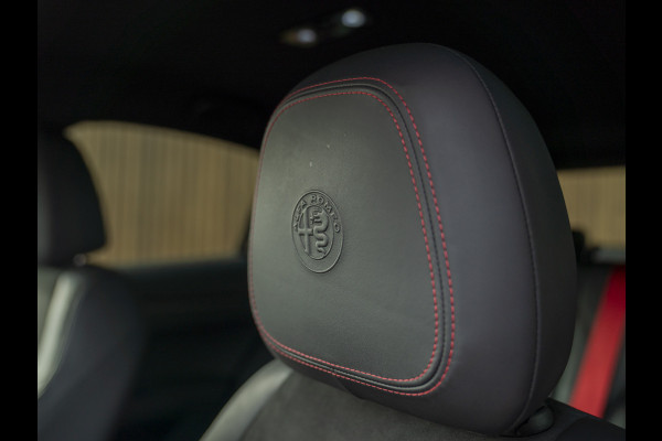 Alfa Romeo Stelvio 2.9 V6 AWD Quadrifoglio | Harman/Kardon | Rosso Competizione | Adapt. cruise | CarPlay | Carbon stuur