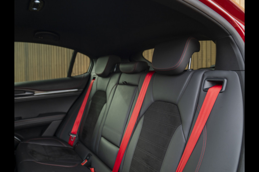 Alfa Romeo Stelvio 2.9 V6 AWD Quadrifoglio | Harman/Kardon | Rosso Competizione | Adapt. cruise | CarPlay | Carbon stuur