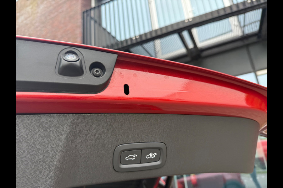 Volvo XC40 1.5 T4 Plug-in hybrid Plus Dark - Automaat - Navi - Climate - Parkeerhulp