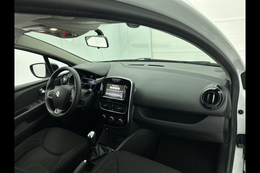 Renault Clio Estate 0.9 TCe Limited 90PK / Pdc. / Airco / Navigatie / Radio multimedia / Apk 06-2028