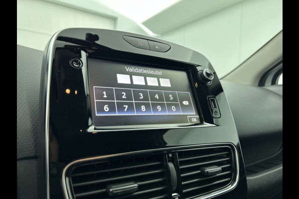Renault Clio Estate 0.9 TCe Limited 90PK / Pdc. / Airco / Navigatie / Radio multimedia / Apk 06-2028