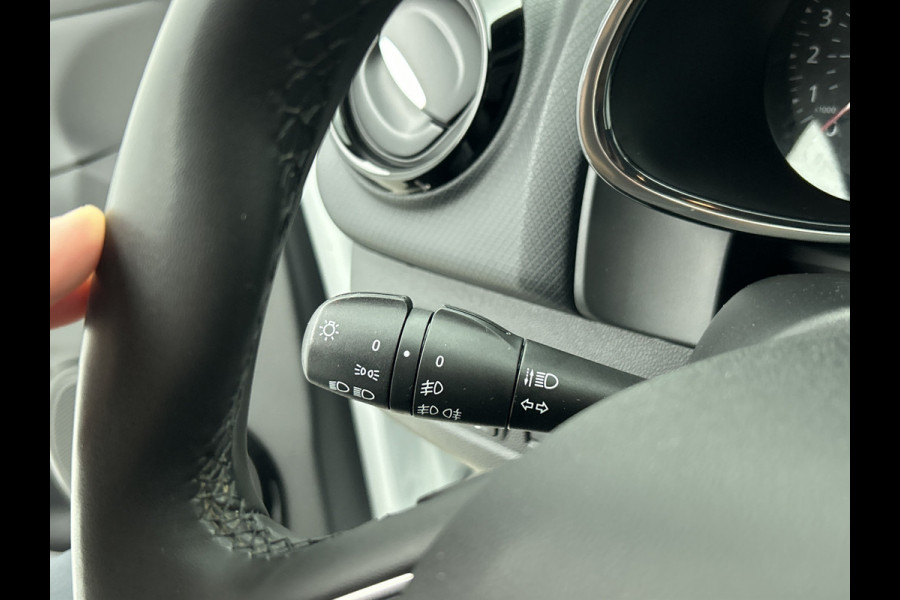 Renault Clio Estate 0.9 TCe Limited 90PK / Pdc. / Airco / Navigatie / Radio multimedia / Apk 06-2028