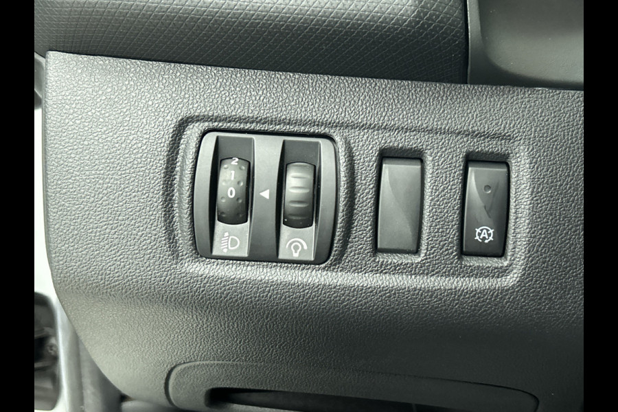 Renault Clio Estate 0.9 TCe Limited 90PK / Pdc. / Airco / Navigatie / Radio multimedia / Apk 06-2028