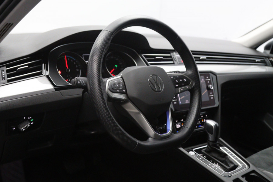 Volkswagen Passat Variant 1.4 TSI PHEV 218 PK GTE Business, Leder-Alcantara, 18" LM, Winterpakket, Carplay, Massage