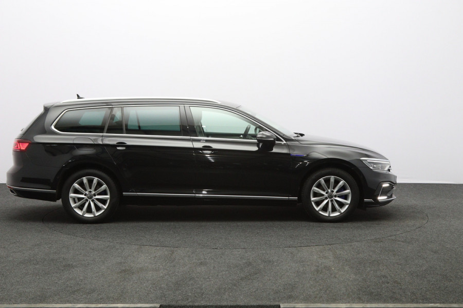Volkswagen Passat Variant 1.4 TSI PHEV 218 PK GTE Business, Leder-Alcantara, 18" LM, Winterpakket, Carplay, Massage