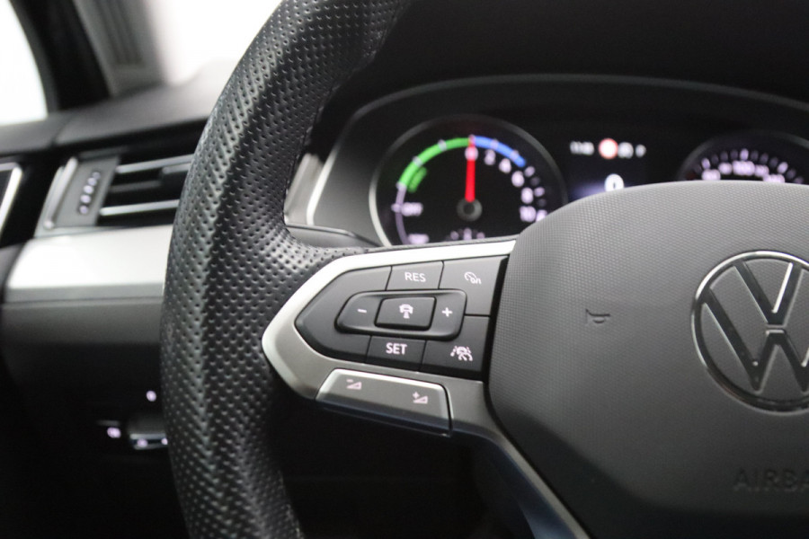 Volkswagen Passat Variant 1.4 TSI PHEV 218 PK GTE Business, Leder-Alcantara, 18" LM, Winterpakket, Carplay, Massage