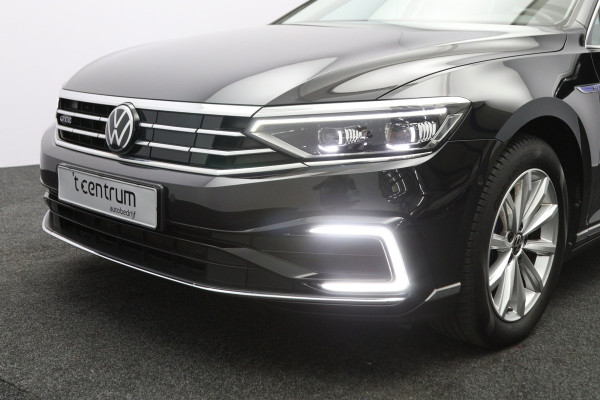 Volkswagen Passat Variant 1.4 TSI PHEV 218 PK GTE Business, Leder-Alcantara, 18" LM, Winterpakket, Carplay, Massage
