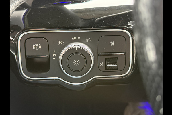 Mercedes-Benz CLA-Klasse Shooting Brake 200 Business Solution AMG | Pano | Sfeerverl. | Burmester | Keyless