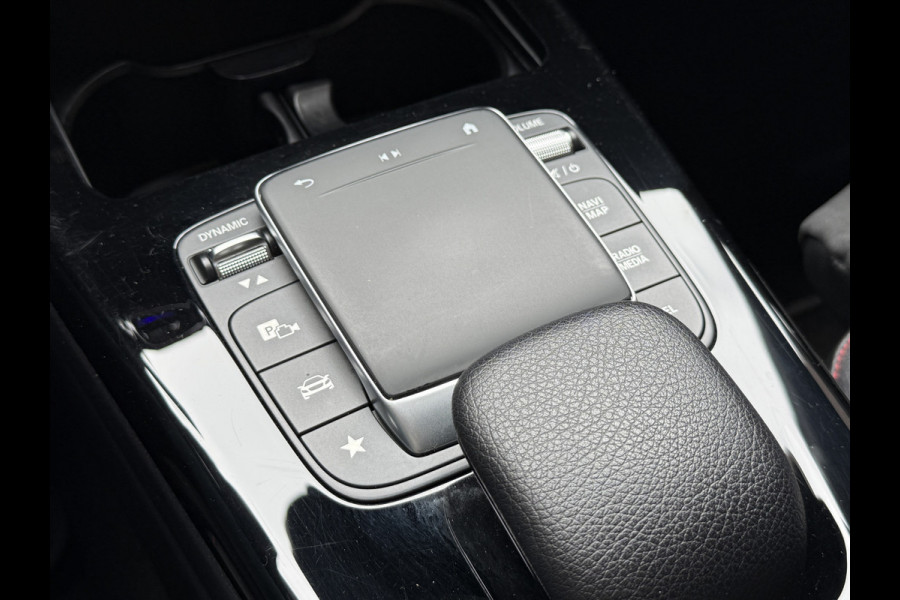 Mercedes-Benz CLA-Klasse Shooting Brake 200 Business Solution AMG | Pano | Sfeerverl. | Burmester | Keyless