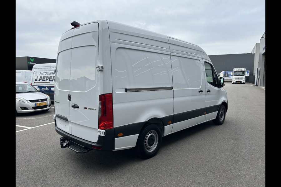 Mercedes-Benz Sprinter 315 CDI L2 H2 RWD Pro MBUX / Trekhaak / Camera / Cruise control / Airco / 270 Graden achterdeuren
