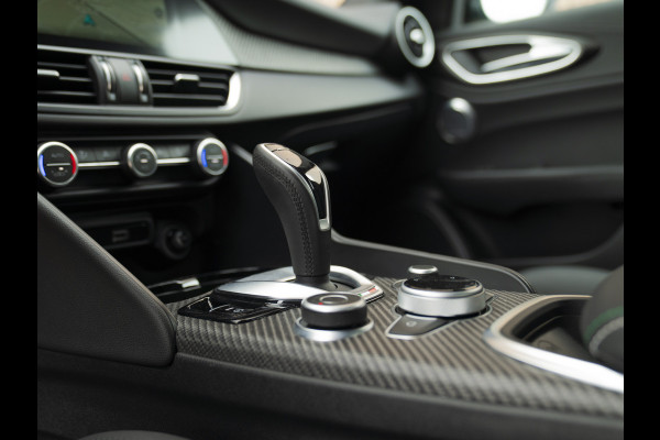 Alfa Romeo Giulia 2.9 V6 Quadrifoglio | Akrapovic | Carbon stoelen | Harman/Kardon | Facelift | Adapt. cruise