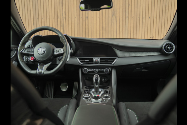 Alfa Romeo Giulia 2.9 V6 Quadrifoglio | Akrapovic | Carbon stoelen | Harman/Kardon | Facelift | Adapt. cruise