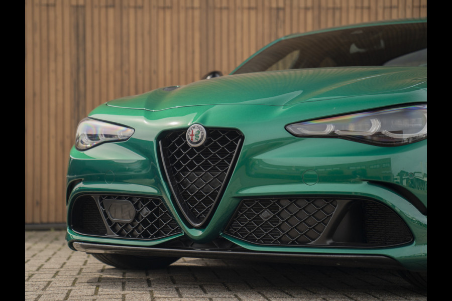 Alfa Romeo Giulia 2.9 V6 Quadrifoglio | Akrapovic | Carbon stoelen | Harman/Kardon | Facelift | Adapt. cruise