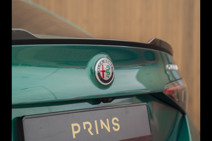 Alfa Romeo Giulia 2.9 V6 Quadrifoglio | Akrapovic | Carbon stoelen | Harman/Kardon | Facelift | Adapt. cruise