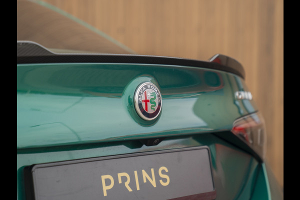 Alfa Romeo Giulia 2.9 V6 Quadrifoglio | Akrapovic | Carbon stoelen | Harman/Kardon | Facelift | Adapt. cruise