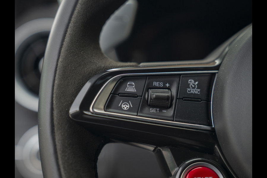 Alfa Romeo Giulia 2.9 V6 Quadrifoglio | Akrapovic | Carbon stoelen | Harman/Kardon | Facelift | Adapt. cruise