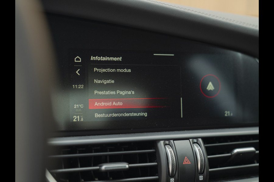 Alfa Romeo Giulia 2.9 V6 Quadrifoglio | Akrapovic | Carbon stoelen | Harman/Kardon | Facelift | Adapt. cruise